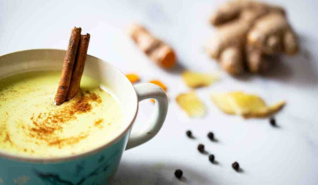 Recette du lait d&rsquo;or Ayurveda pour bien dormir et bien digérer